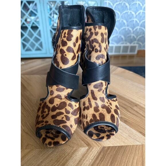 Kelsi Dagger Cheetah Faux Fur Platform Block Heels - Picture 7 of 9